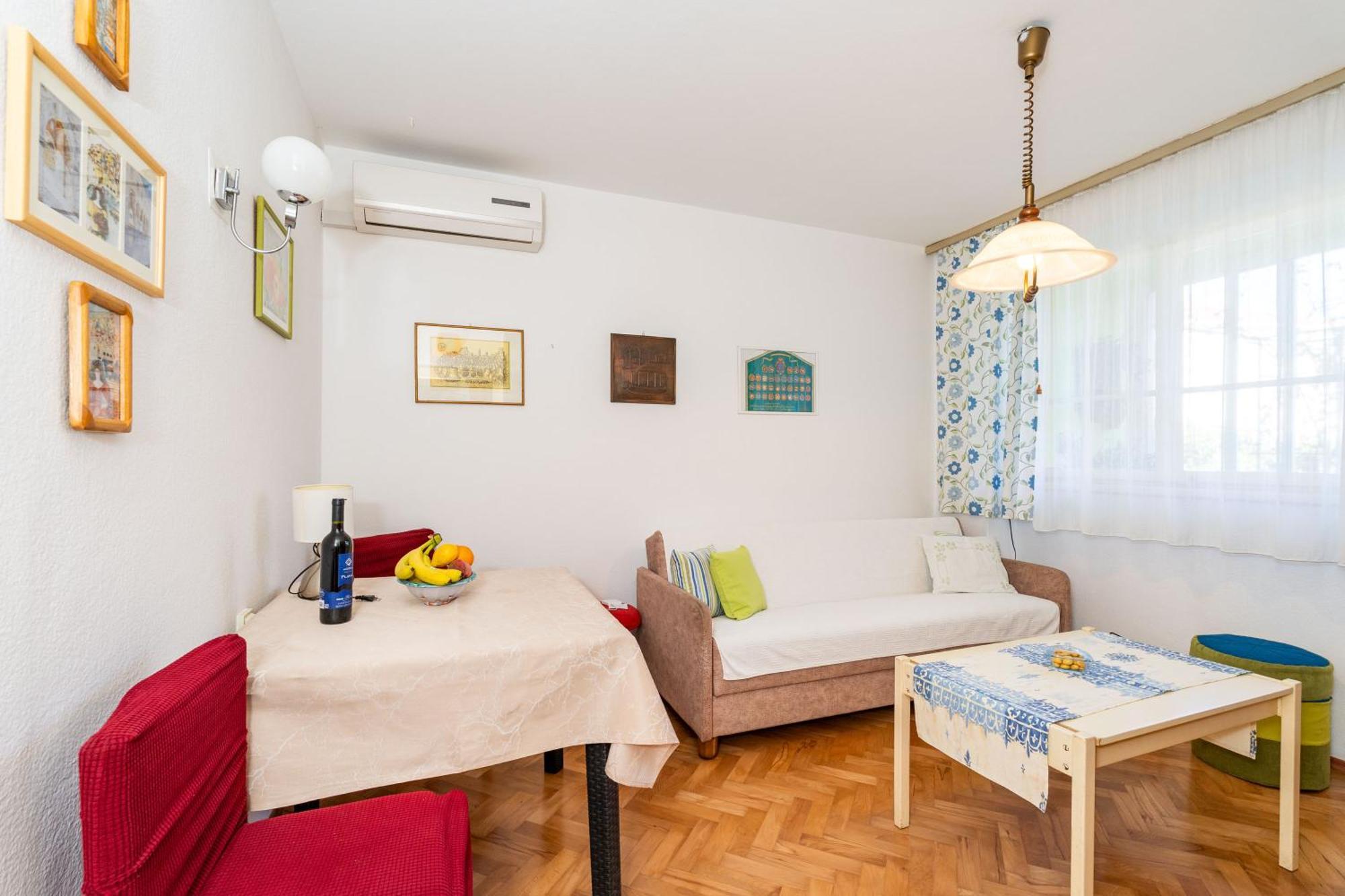 Apartment Apena *